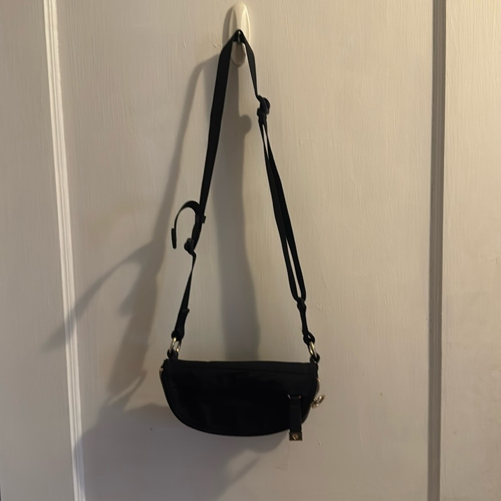 Lululemon cross body bag with adjustable strap